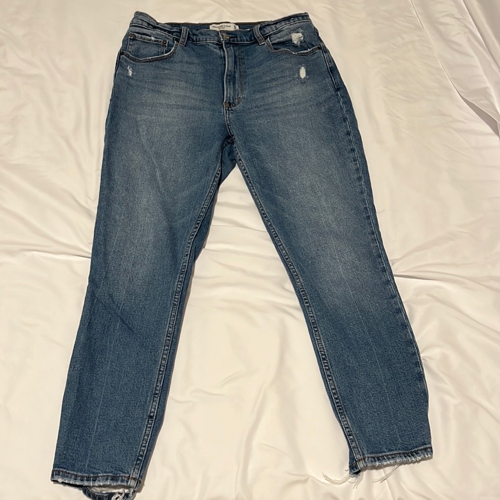 Abercrombie and Fitch women’s size 10/30 distressed skinny high waisted denim